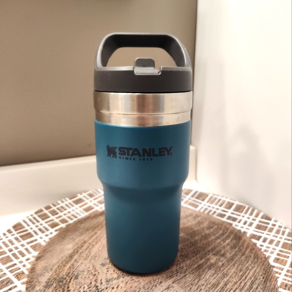 🥶GUC Stanley Brand 20 oz Ice Flow Stainless Steel Insulated Thermos Bottle, Blu